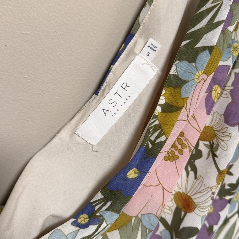 Astr Floral Dress Size Small - Picture 6 of 9